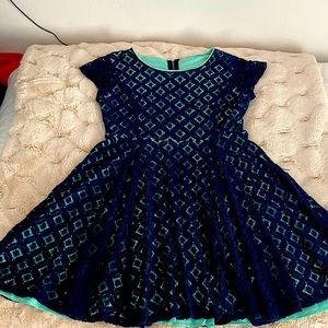 Cute lace dress, about above knee length, flowy, blue, turquoise